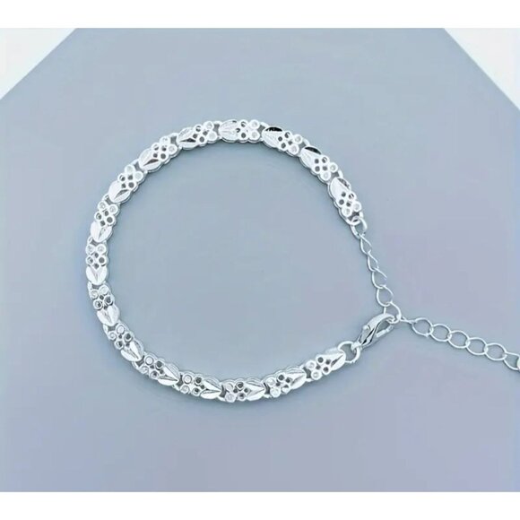 Women's Four-leaf Clover Silver Color Bracelet Gift - Picture 6 of 6